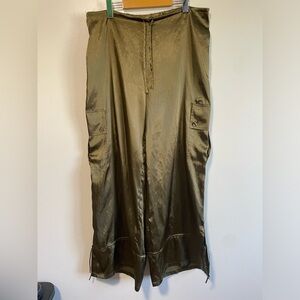 La Senza Olive Green Cargo Style Silky  Wide Leg Pants w Adjustable Leg Openings